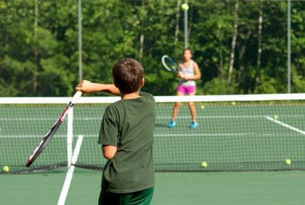 kids playing tennis